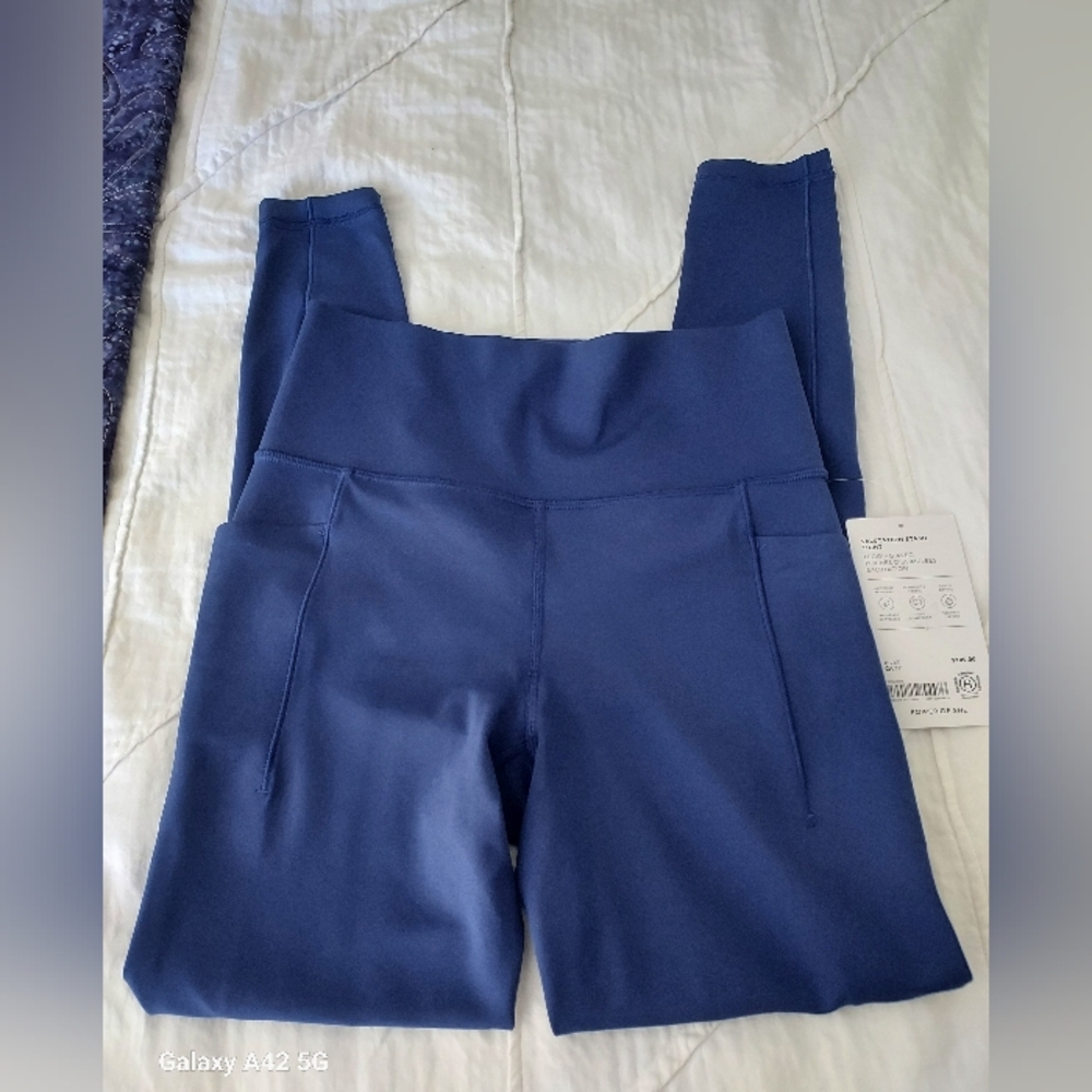 NWT Athleta Salutation Stash Tight, XS